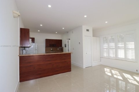 Apartamento en alquiler en Hollywood, Florida, 41.81 m2 № 2071277 - foto 2