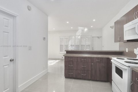 Apartamento en alquiler en Hollywood, Florida, 41.81 m2 № 2071277 - foto 8