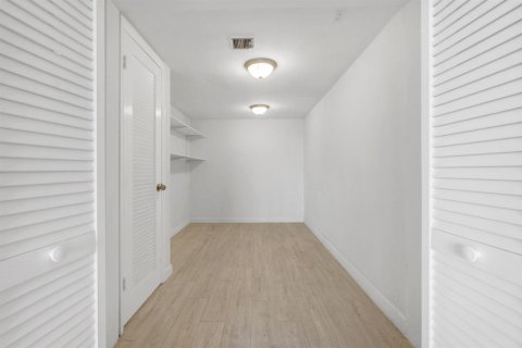 Купить кондоминиум в Корал-Спрингс, Флорида 3 комнаты, 69.68м2, № 2147380 - фото 8