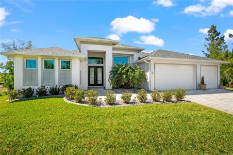 House in Port Charlotte, Florida 3 bedrooms, 192.31 sq.m. № 2118217