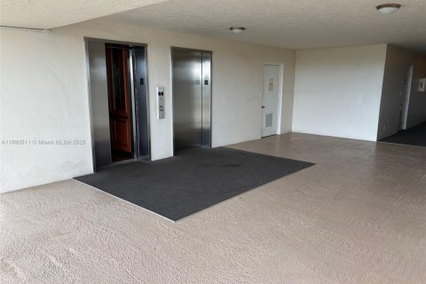 Снять в аренду кондоминиум в Помпано-Бич, Флорида 2 спальни, 113.81м2, № 1943452 - фото 19