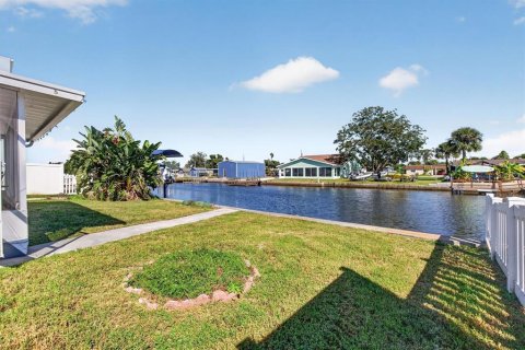 Villa ou maison à vendre à Hudson, Floride: 2 chambres, 111.85 m2 № 2433311 - photo 4