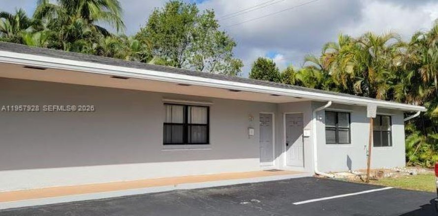 House in Hollywood, Florida 1 bedroom, 207.64 sq.m. № 2020640