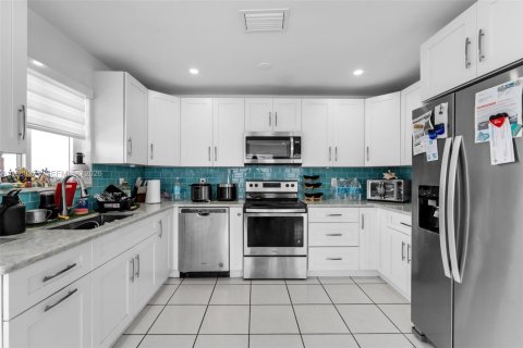 Casa en venta en Marathon, Florida, 3 dormitorios, 132.29 m2 № 2043752 - foto 8