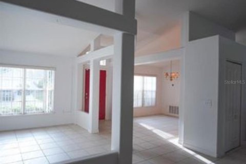 House in Davenport, Florida 5 bedrooms, 254.46 sq.m. № 1843886 - photo 16