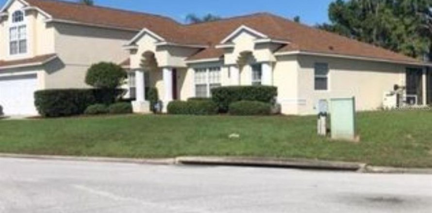 House in Davenport, Florida 5 bedrooms, 254.46 sq.m. № 1843886