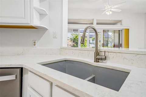 House in The Villages, Florida 3 bedrooms, 187.2 sq.m. № 2231662 - photo 15