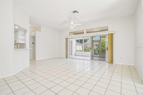 House in The Villages, Florida 3 bedrooms, 187.2 sq.m. № 2231662 - photo 8