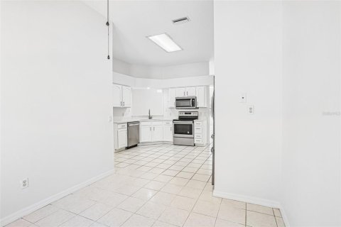 House in The Villages, Florida 3 bedrooms, 187.2 sq.m. № 2231662 - photo 17