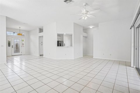House in The Villages, Florida 3 bedrooms, 187.2 sq.m. № 2231662 - photo 9