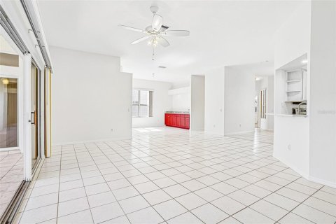 House in The Villages, Florida 3 bedrooms, 187.2 sq.m. № 2231662 - photo 10