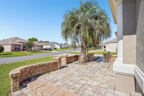 House in The Villages, Florida 3 bedrooms, 187.2 sq.m. № 2231662 - photo 4