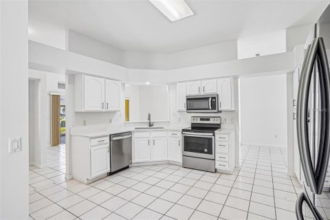 House in The Villages, Florida 3 bedrooms, 187.2 sq.m. № 2231662 - photo 13