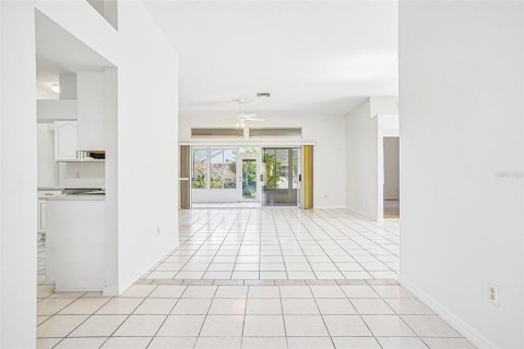 House in The Villages, Florida 3 bedrooms, 187.2 sq.m. № 2231662 - photo 6