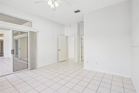 House in The Villages, Florida 3 bedrooms, 187.2 sq.m. № 2231662 - photo 24