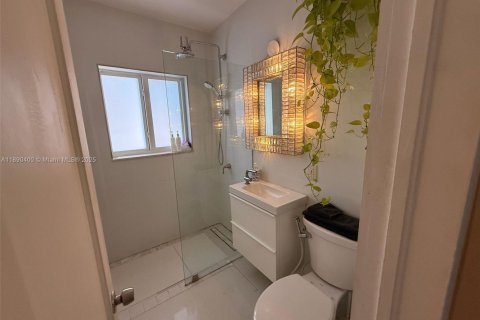 Copropriété à vendre à Miami Beach, Floride: 2 chambres, 82.68 m2 № 1943334 - photo 11