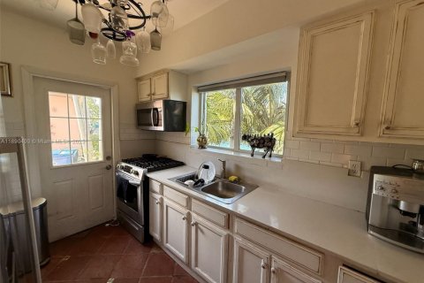 Copropriété à vendre à Miami Beach, Floride: 2 chambres, 82.68 m2 № 1943334 - photo 14