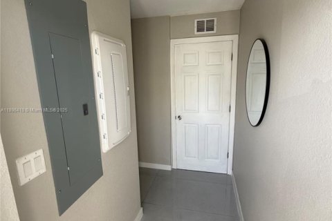 Commercial property in Homestead, Florida 1 bedroom, 129.88 sq.m. № 1950109 - photo 7