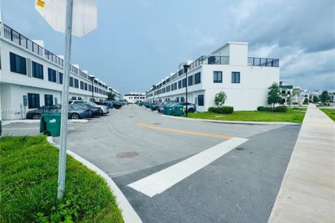 Commercial property in Homestead, Florida 1 bedroom, 129.88 sq.m. № 1950109 - photo 8