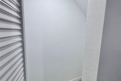 Commercial property in Homestead, Florida 1 bedroom, 129.88 sq.m. № 1950109 - photo 4