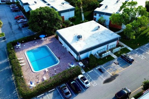Condominio en alquiler en Margate, Florida, 2 dormitorios, 92.34 m2 № 1187637 - foto 1