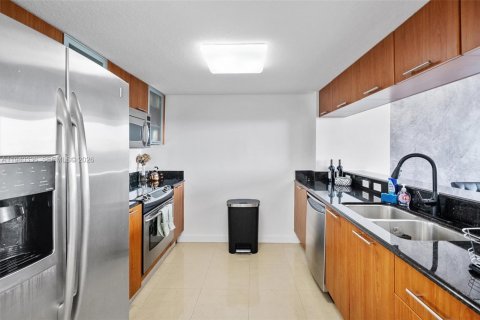 Condo in Miami, Florida, 1 bedroom  № 1997966 - photo 6