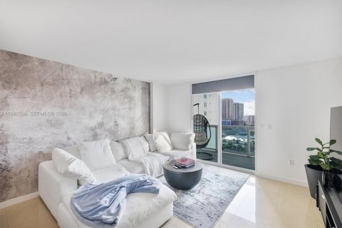 Condo in Miami, Florida, 1 bedroom  № 1997966 - photo 4