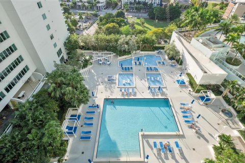 Condo in Miami, Florida, 1 bedroom  № 1997966 - photo 8