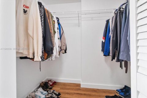 Condo in Miami, Florida, 1 bedroom  № 1997966 - photo 14