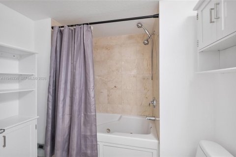 Condo in Miami, Florida, 1 bedroom  № 1997966 - photo 12