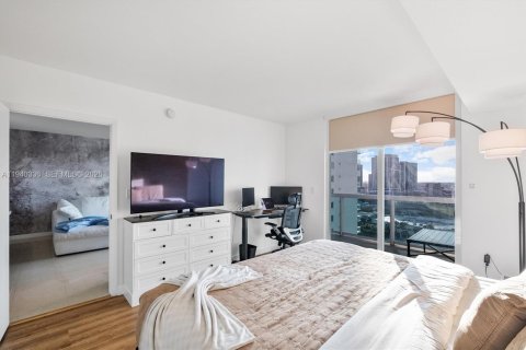 Condo in Miami, Florida, 1 bedroom  № 1997966 - photo 11