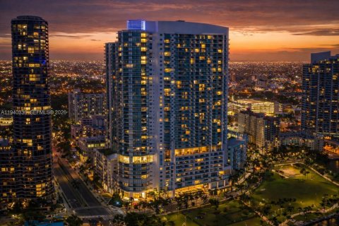 Condo in Miami, Florida, 1 bedroom  № 1997966