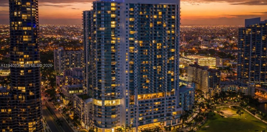 Condo in Miami, Florida, 1 bedroom  № 1997966