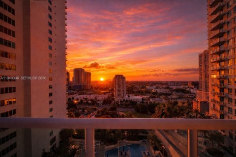 Condo in Miami, Florida, 1 bedroom  № 1997966 - photo 9