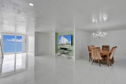 Купить кондоминиум в Майами-Бич, Флорида 2 спальни, 128.21м2, № 1960687 - фото 2