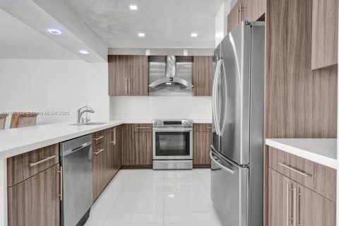 Купить кондоминиум в Майами-Бич, Флорида 2 спальни, 128.21м2, № 1960687 - фото 12