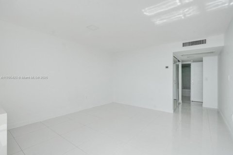 Купить кондоминиум в Майами-Бич, Флорида 2 спальни, 128.21м2, № 1960687 - фото 23