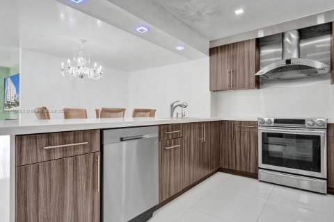 Купить кондоминиум в Майами-Бич, Флорида 2 спальни, 128.21м2, № 1960687 - фото 16