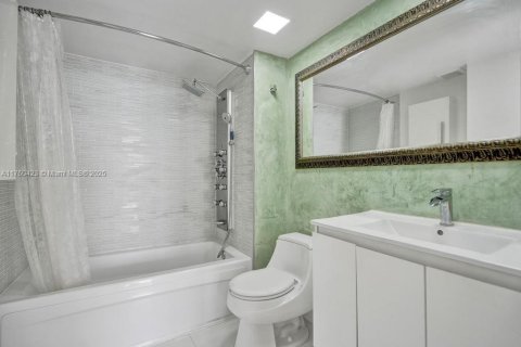 Купить кондоминиум в Майами-Бич, Флорида 2 спальни, 128.21м2, № 1960687 - фото 30