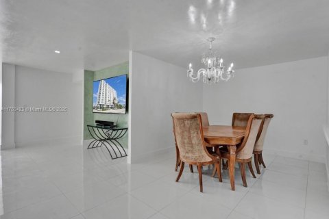 Купить кондоминиум в Майами-Бич, Флорида 2 спальни, 128.21м2, № 1960687 - фото 15