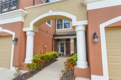Townhouse in Tampa, Florida 3 bedrooms, 179.58 sq.m. № 2092728 - photo 2