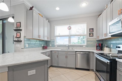 Townhouse in Tampa, Florida 3 bedrooms, 179.58 sq.m. № 2092728 - photo 15