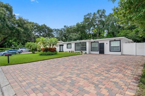Commercial property in Tampa, Florida 7 bedrooms, 247.58 sq.m. № 2379766 - photo 3