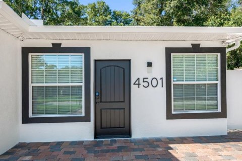 Commercial property in Tampa, Florida 7 bedrooms, 247.58 sq.m. № 2379766 - photo 6