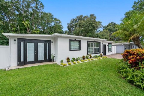 Commercial property in Tampa, Florida 7 bedrooms, 247.58 sq.m. № 2379766 - photo 4