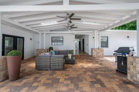Commercial property in Tampa, Florida 7 bedrooms, 247.58 sq.m. № 2379766 - photo 10