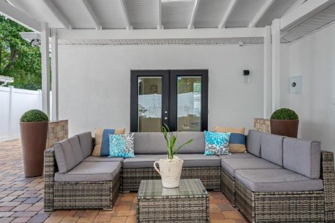 Commercial property in Tampa, Florida 7 bedrooms, 247.58 sq.m. № 2379766 - photo 14