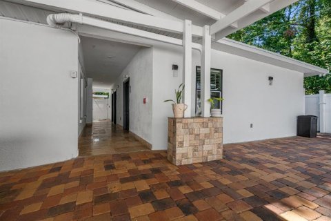 Commercial property in Tampa, Florida 7 bedrooms, 247.58 sq.m. № 2379766 - photo 11
