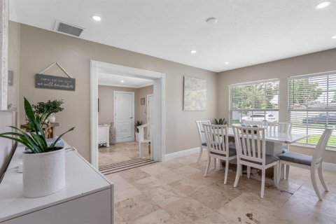 Commercial property in Tampa, Florida 7 bedrooms, 247.58 sq.m. № 2379766 - photo 17
