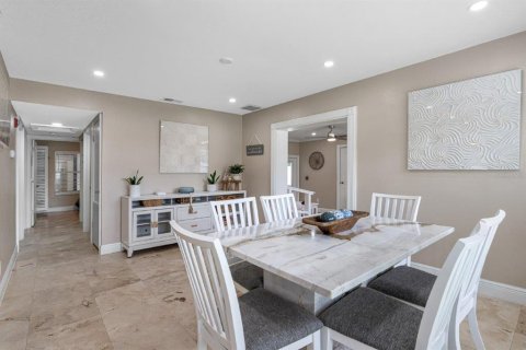 Commercial property in Tampa, Florida 7 bedrooms, 247.58 sq.m. № 2379766 - photo 20